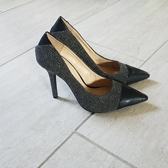 BCBGeneration Shoes - NWOT BCBGeneration Black Leather & Tweed Heels